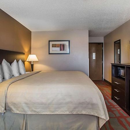 Quality Inn & Suites West Bend Luaran gambar