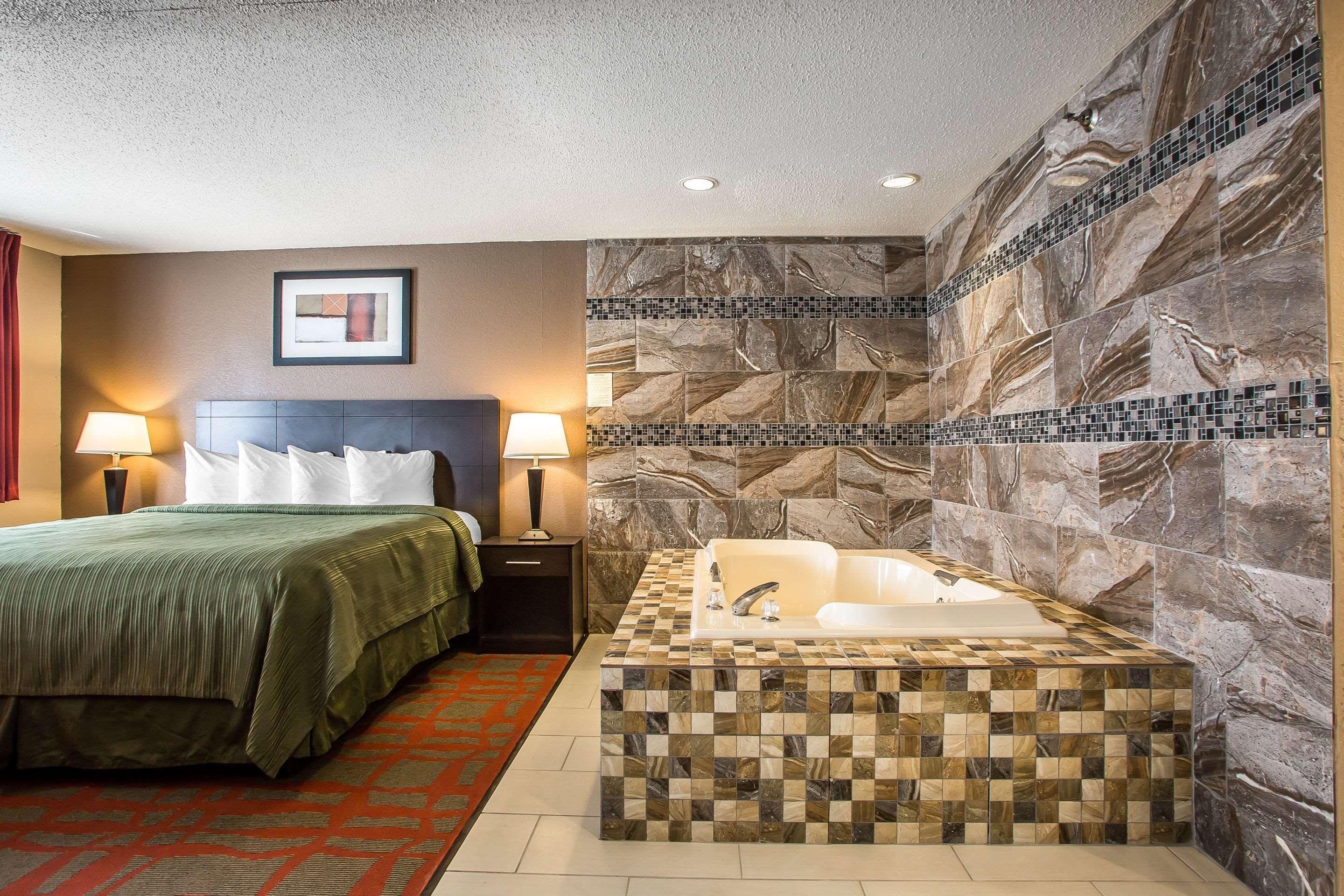 Quality Inn & Suites West Bend Luaran gambar