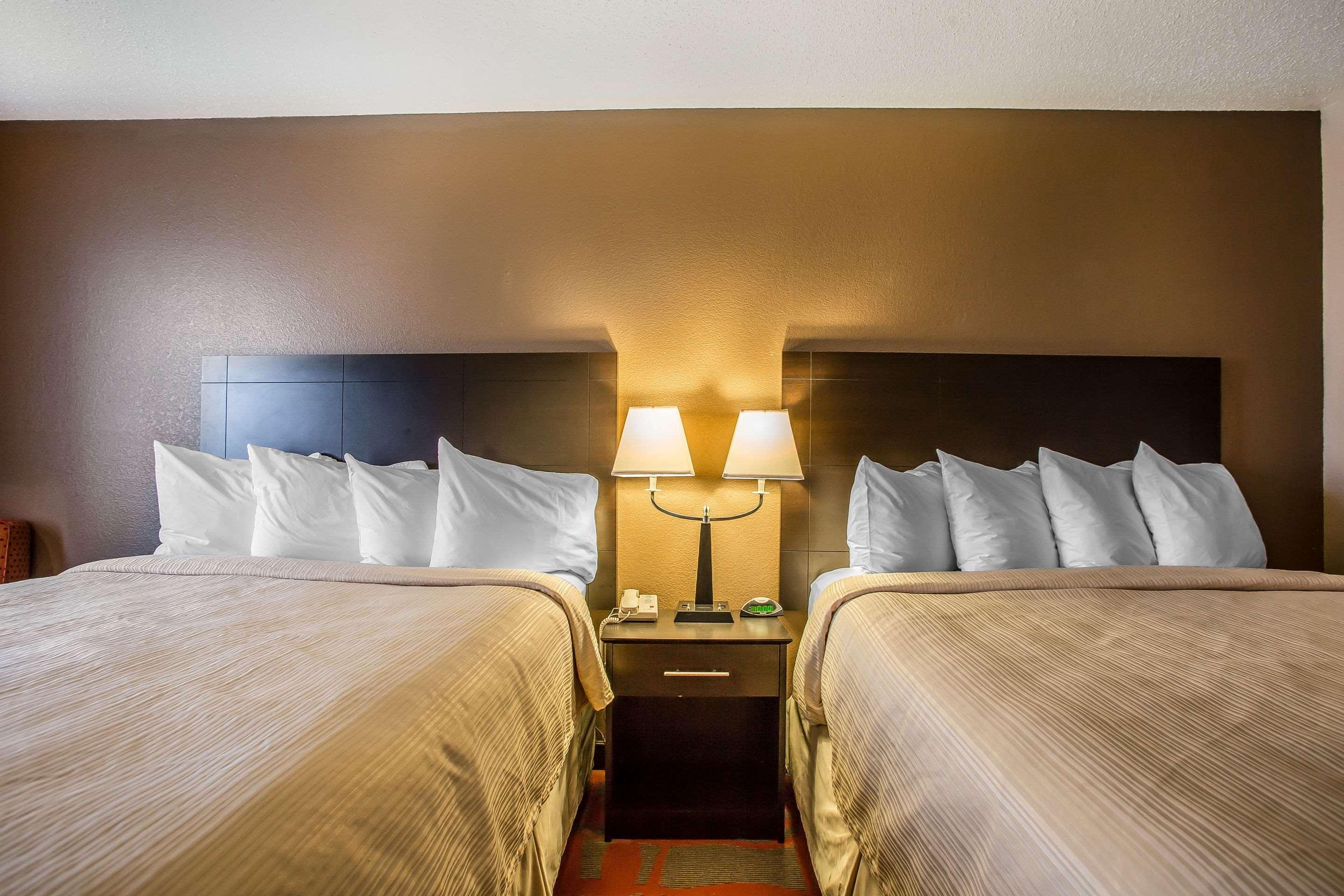 Quality Inn & Suites West Bend Luaran gambar