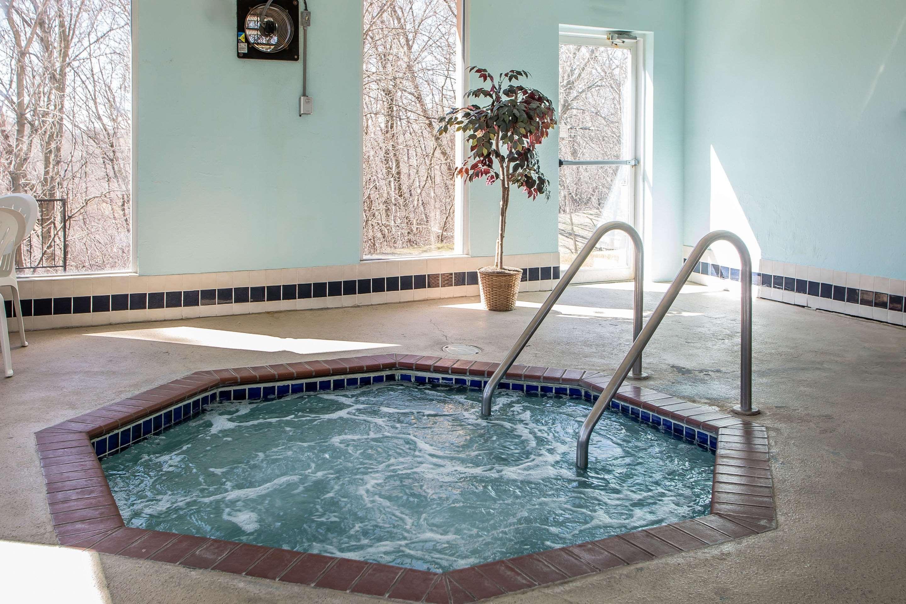 Quality Inn & Suites West Bend Luaran gambar