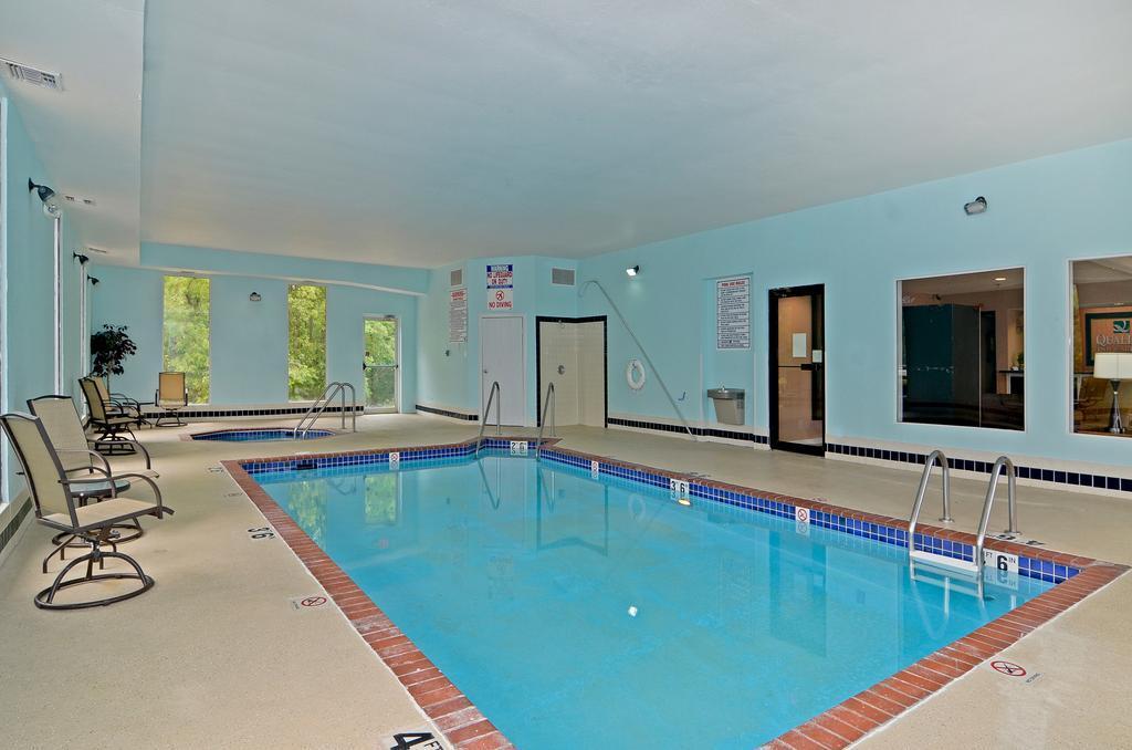 Quality Inn & Suites West Bend Luaran gambar