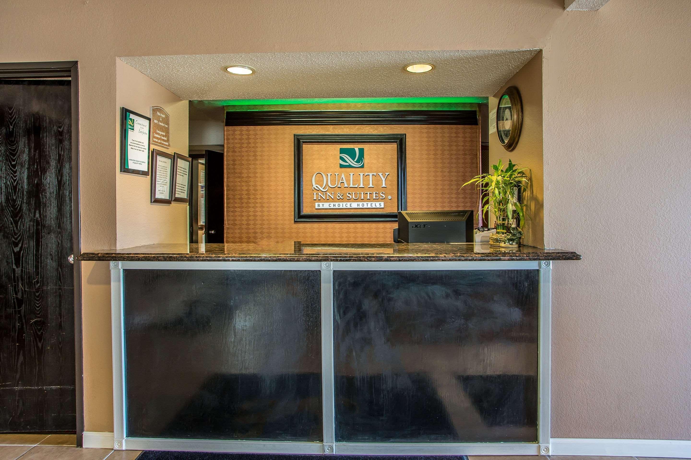 Quality Inn & Suites West Bend Luaran gambar