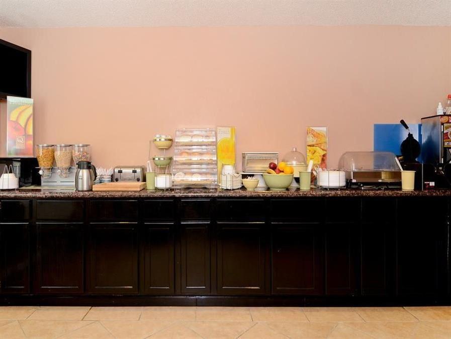 Quality Inn & Suites West Bend Luaran gambar