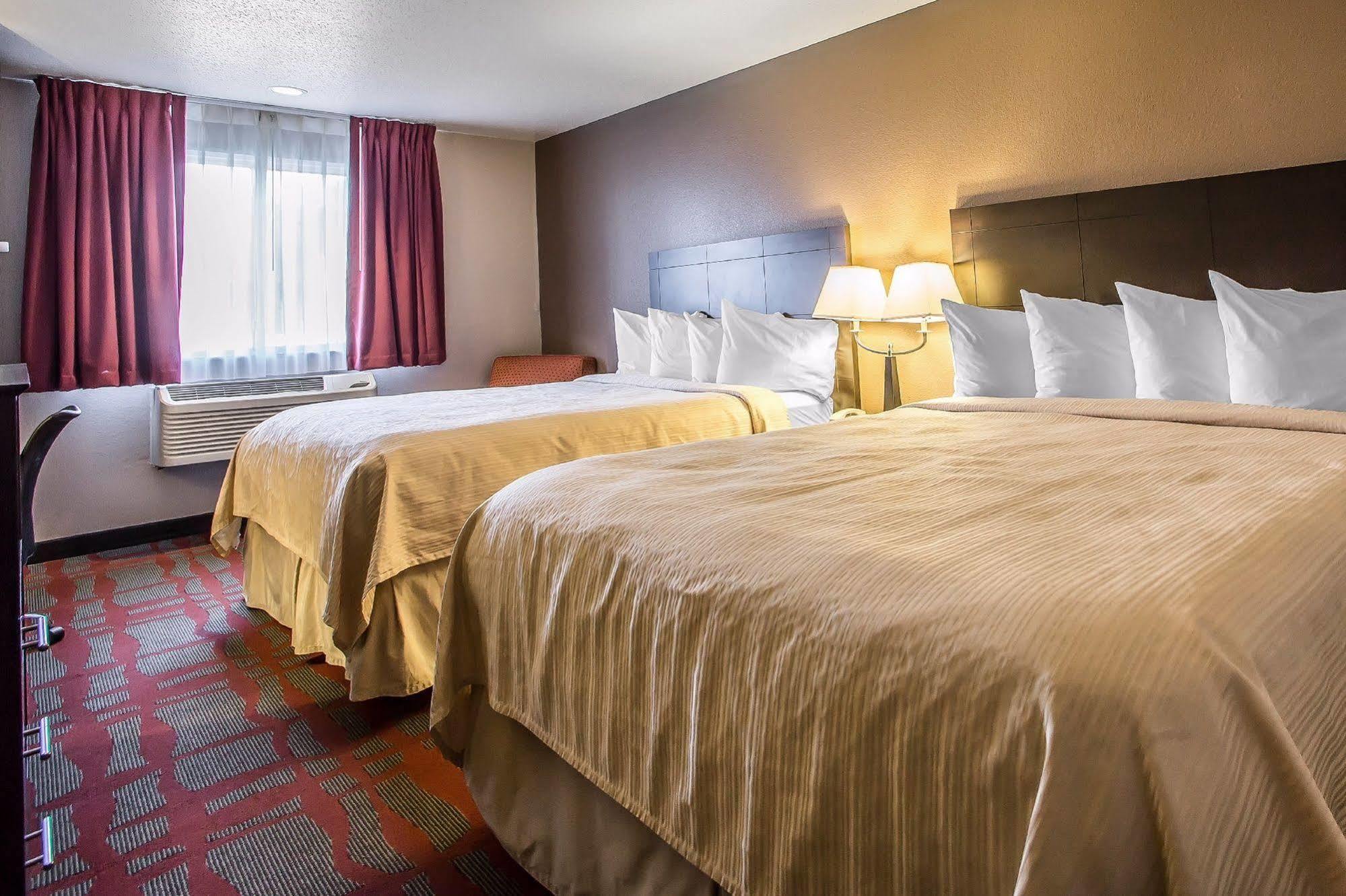 Quality Inn & Suites West Bend Luaran gambar