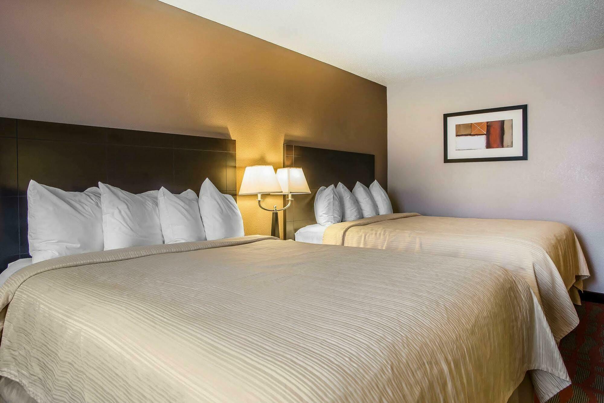 Quality Inn & Suites West Bend Luaran gambar